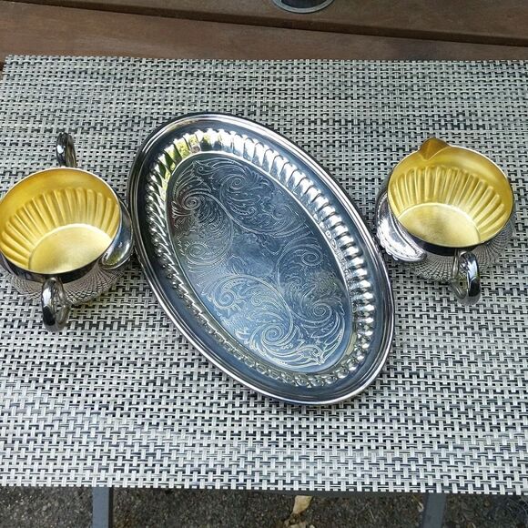 Vintage Oneida Silversmiths Cream, Sugar and Plate Set - Picture 5 of 12